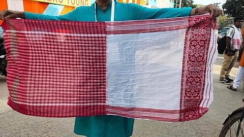 The Assamese Gamosa & the Bengali Gamosa woven together at the Bengali Sahitya Sabha.