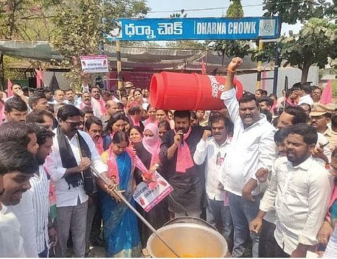 Transport Minister Puvvada Ajay Kumar cooks food on firewood as part of the BRS protests against the hike in LPG cylinder refill prices, in Khammam on Friday