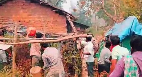 The eyewitnesses said that a group of villagers, against whom the police have booked a case, came to the houses in the Dalit colony and started throwing logs of wood and they also poured petrol.