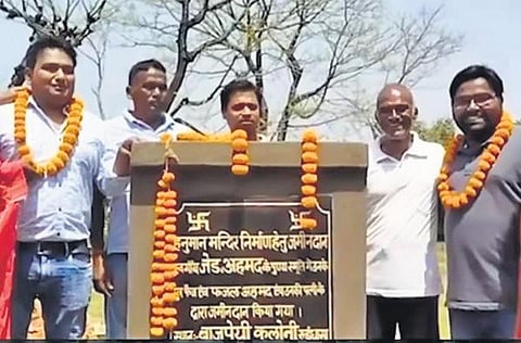 Two brothers with Hindu leaders after  handing over their land.