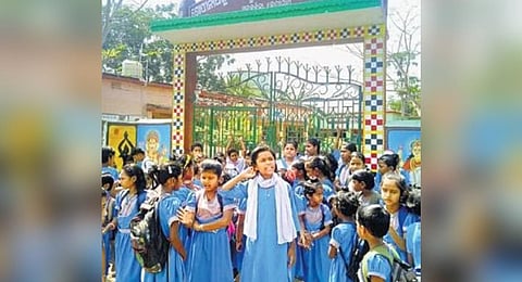 Students of Gopinathpur Upgraded UP School staging dharna | Express
