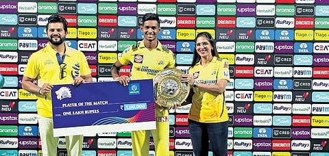 Matheesha Pathirana of Chennai Superkings  receives the Player of The Match award. (Photo | Express)