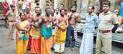 Representational Image: Devotees singing the Devaram and Thiruvasagam at Nataraja temple. (Photo | EPS)