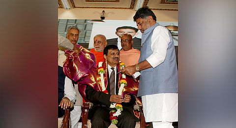 ​  Sri Jayadeva Institute director Dr CN Manjunath receives Kempegowda Award  on behalf of the hospital. (Photo | Shashidhar Byrappa, EPS)  ​