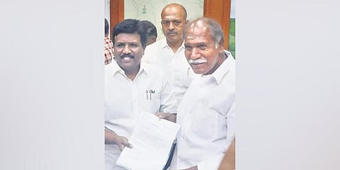 ​  VCK MP D Ravikumar submitted a petition to Pondy CM N Rangasamy on archakas appointment | Sriram R  ​