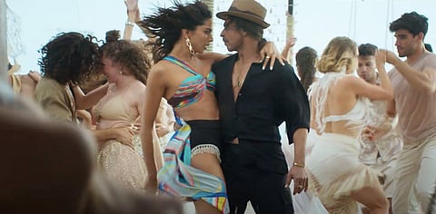 Deepika Padukone and Shah Rukh Khan in 'Pathaan'. (YouTube screengrab)