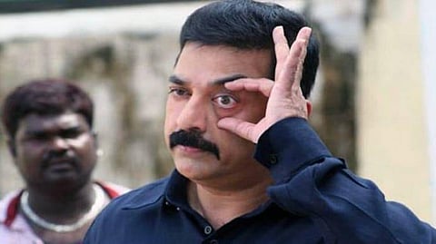 A still from Kamal Haasan's 2006 neo-noir crime thriller 'Vettaiyaadu Vilaiyaadu'. (Photo | IMDb)