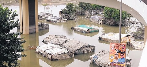 Houses submerged in the floodwaters near Nizamuddin Bridge | Shekhar yadav