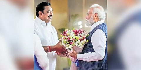 Palaniswami welcoming Narendra Modi to the NDA meeting venue | PTI