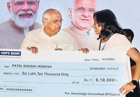 ​  Students receiving aid from the government  ​