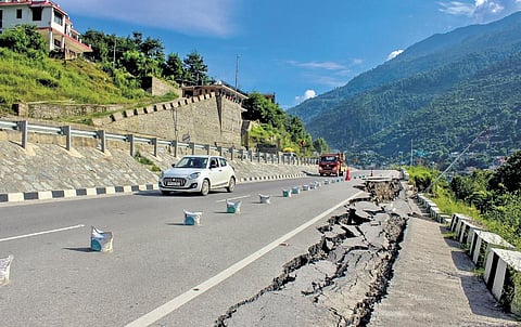 Vehicles ply on damaged Kullu-Manali highway on Wednesday | pti