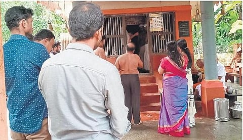 ​  Suspended Congress leaders offer ‘harake’ at Majjaru Kshetra on Tuesday. (Photo | Express)