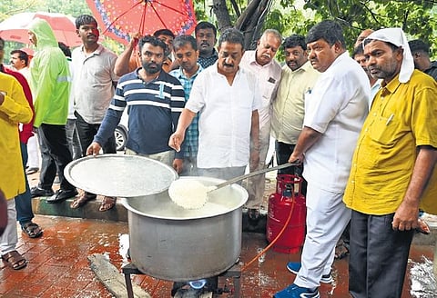 Representational image of Congress leaders cooking rice to send a message to the Centre that the Anna Bhagya scheme will be launched as promised, in Bengaluru | Nagaraja Gadekal