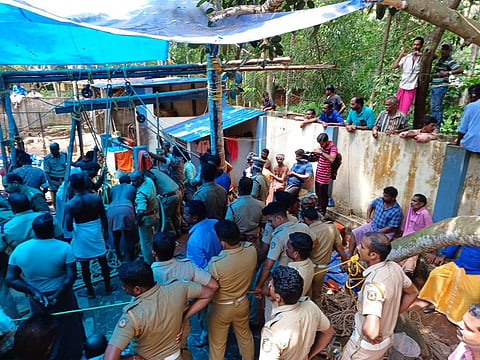 Rescue operations continues on Sunday to save the migrant labourer who fell inside a well while cleaning works on Saturday at Mukkola near Vizhinjam in Thiruvananthapuram. ( Photo| BP Deepu /Express)