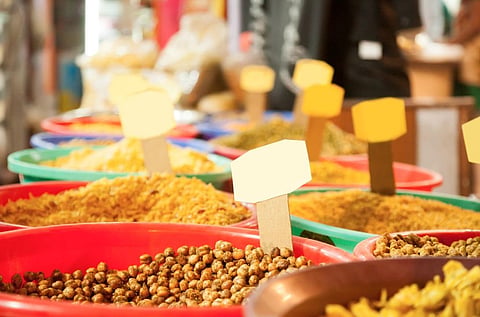 Indian savoury snacks (namkeen) (Wikimedia Commons)