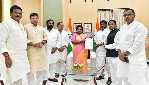 Congress leaders make a representation to Governor Tamilisai Soundararajan  on flood situation in Hyderabad on Tuesday. (Photo | Vinay Madapu)