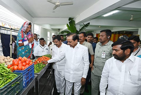 Chief Minister K Chandrasekhar Rao interacts with a vendor after inaugurating  an integrated market in Suryapet on Sunday. (Photo | Express)