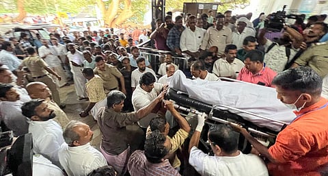 People help shift the bodies of those who died in the accident for postmortem examination at Wayanad  Government Medical College Hospital, Mananthavady. (Photo | Express)