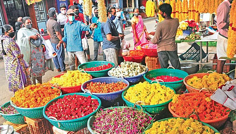 The flower market in Thiruvananthapuram buzzing with activities on the eve of Onam.  (File Photo)