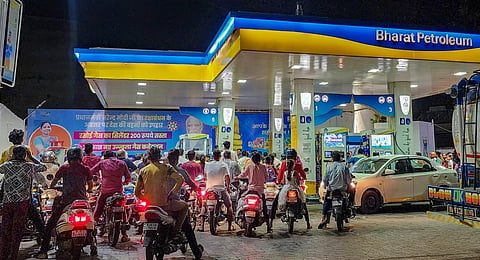 In Delhi, petrol increased by 87 paise from Rs 98.64 to Rs 99.51 per litre, while diesel went up by 91 paise from Rs 91.58 to Rs 92.49.