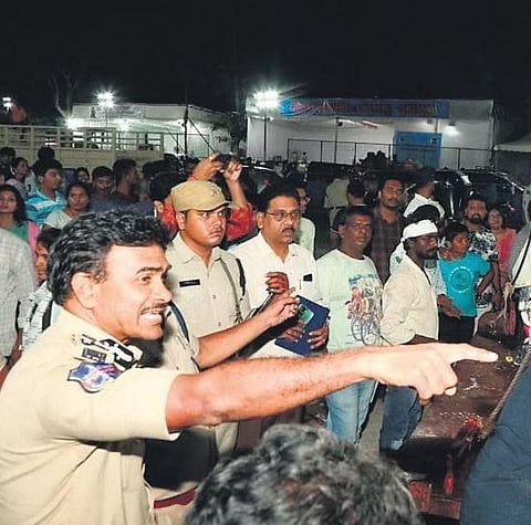City Commissioner of Police CV Anand recently conducted an inspection at immersion points near Hussainsagar.