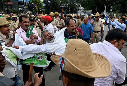 Protest in front of Town Hall, against the state government for releasing Cauvery water to Tamil Nadu, in Bengaluru. (Photo | Shashidhar Byrappa)