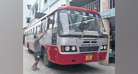 KSRTC buses parked at Tiruvalluvar bus stand in Coimbatore following Karnataka bandh. (Photo | S Senbagapandiyan)