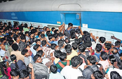 The rush at the new bus station in Salem; (right) passengers jostle for space to board a train at the Egmore railway station on Friday, Jan 12, 2024. (Photo |  V Sakthi & D Sampathkumar)