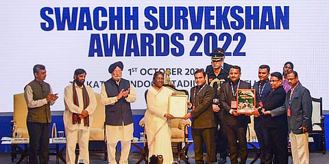 President Droupadi Murmu presents the Swachh Survekshan Awards 2022 at a function held in New Delhi. (File photo | PTI)