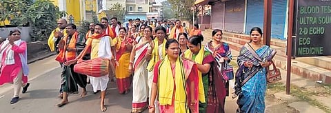 Devotees accompany the Arpan Rath to collect rice and betel nuts from people