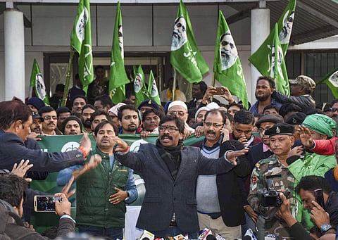 JMM working president Hemant Soren addresses a press conference as JMM and Congress alliance lead in the Jharkhand Assembly election results in Ranchi Monday. (Photo | PTI)