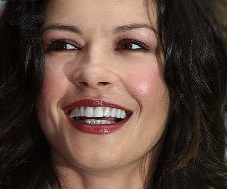 Cancer scare: Zeta-Jones quits smoking