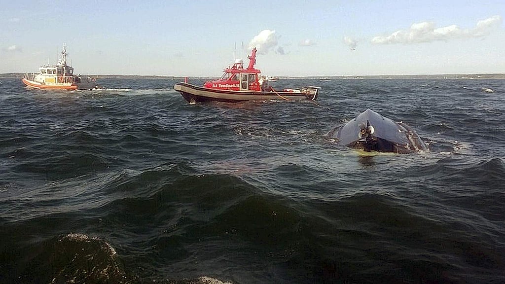 Europe-bound migrant boat capsizes off the Libyan coast, leaving at ...