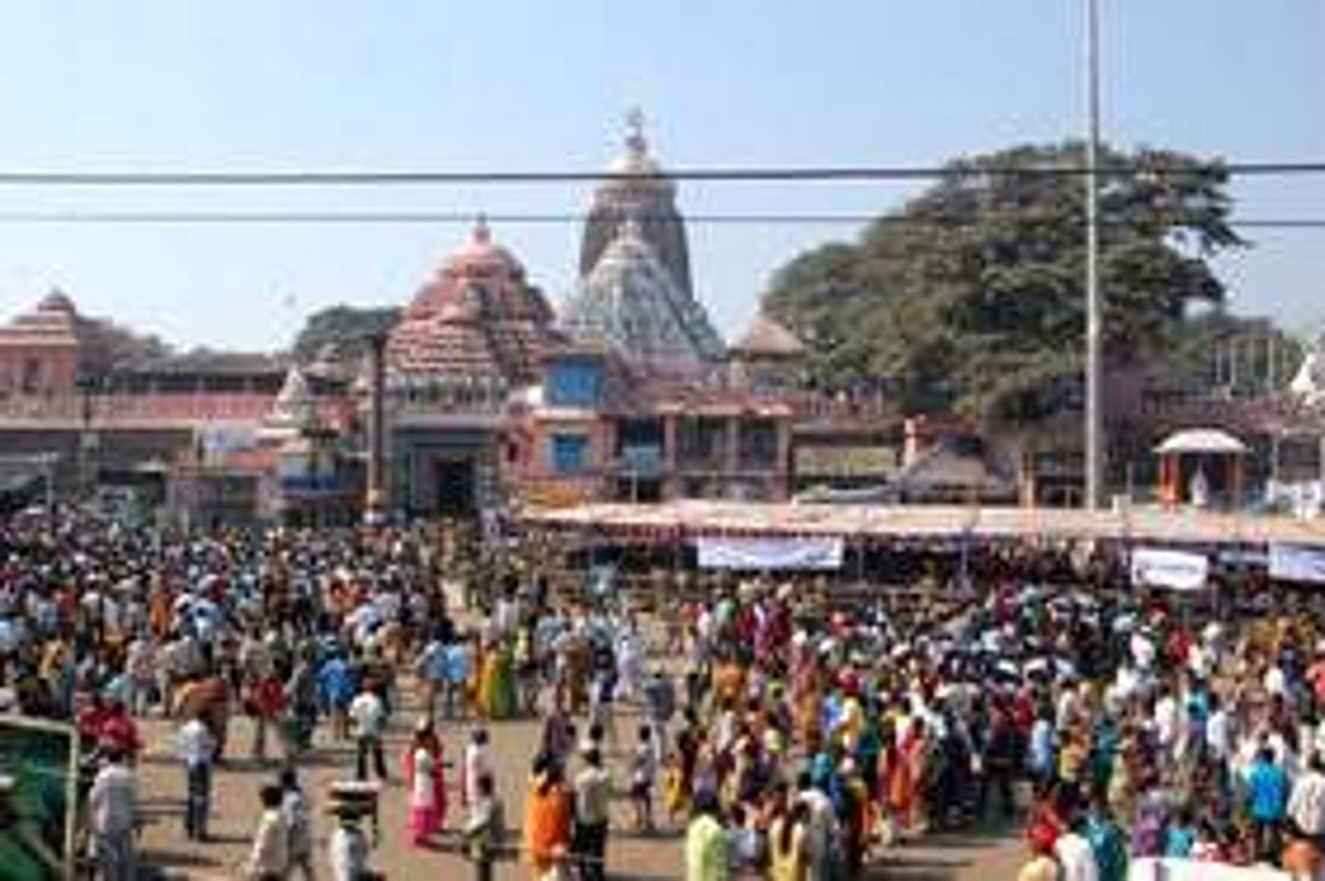 First Lady Savita Kovind ‘misbehaved’ with in Jagannath temple