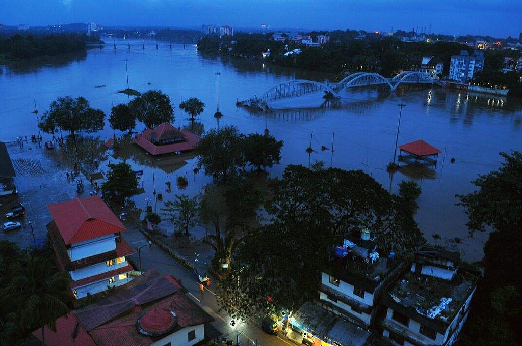 Periyar in spate; Aluva isolated