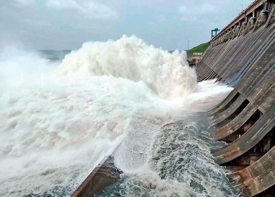 Water-level of Mahanadi river rises, 44 sluice gates of Hirakud Dam opened