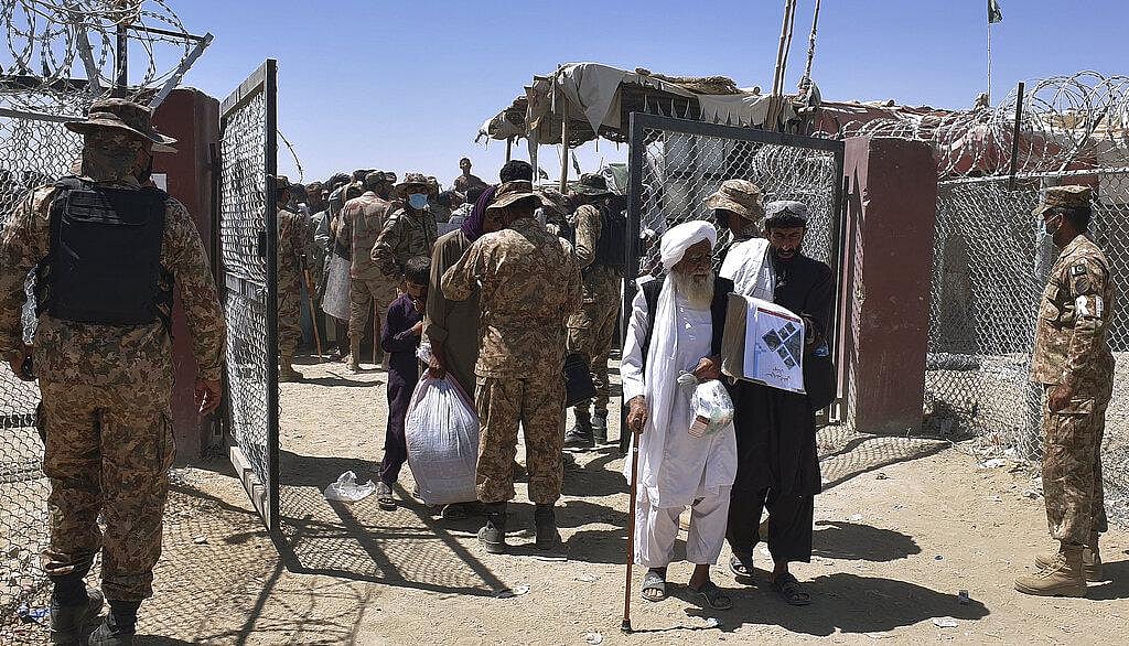 23 Pakistani troops, over 200 Taliban fighters killed in border clashes ...