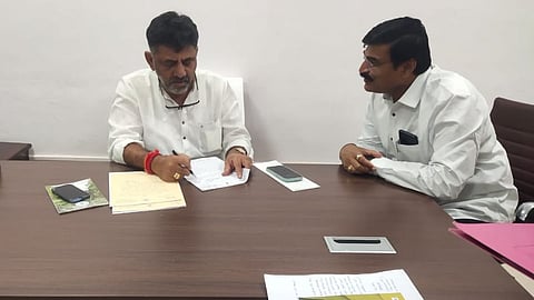vikram sawant meet d k shivkumar