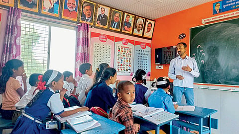 Semi Digital School