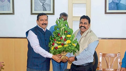  Dilip Gawade