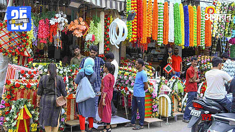 Artificial Flowers: गंध फुलांचा गेला हरवून