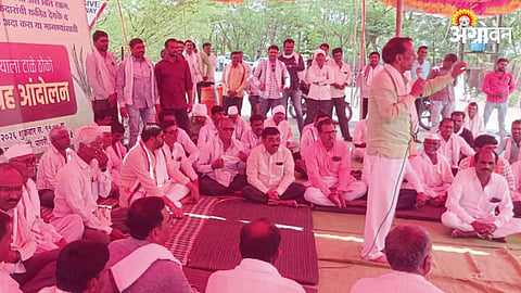 Protest for pending cane bills at Omkar Sugar Factory