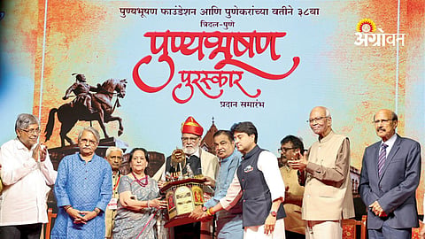 Nitin Gadkari honours Force Motors chairman