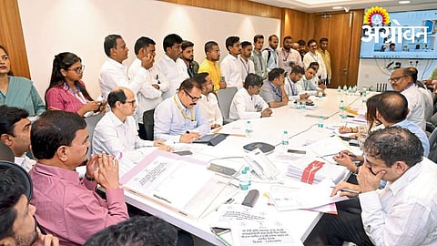 Minister Dattatray Bharane Orders Settlement of Pending Crop Insurance Claims in Parbhani