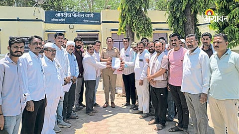 Farmer agitation against traders in Nashik district