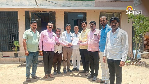 Protest against online fertilizer purchase system