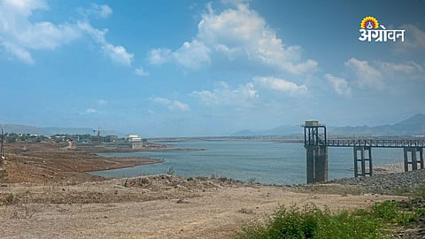 farmers waiting for irrigation water