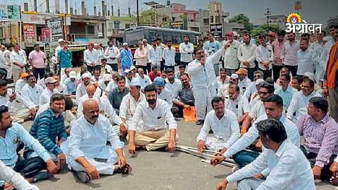 Shiv Sena Shetkari Sena road blockade protest