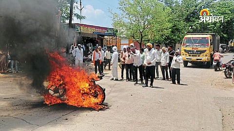 Maharashtra loan waiver protest news