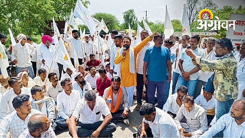 Farmers Stage Road Block on Beed–Pimpalner Road